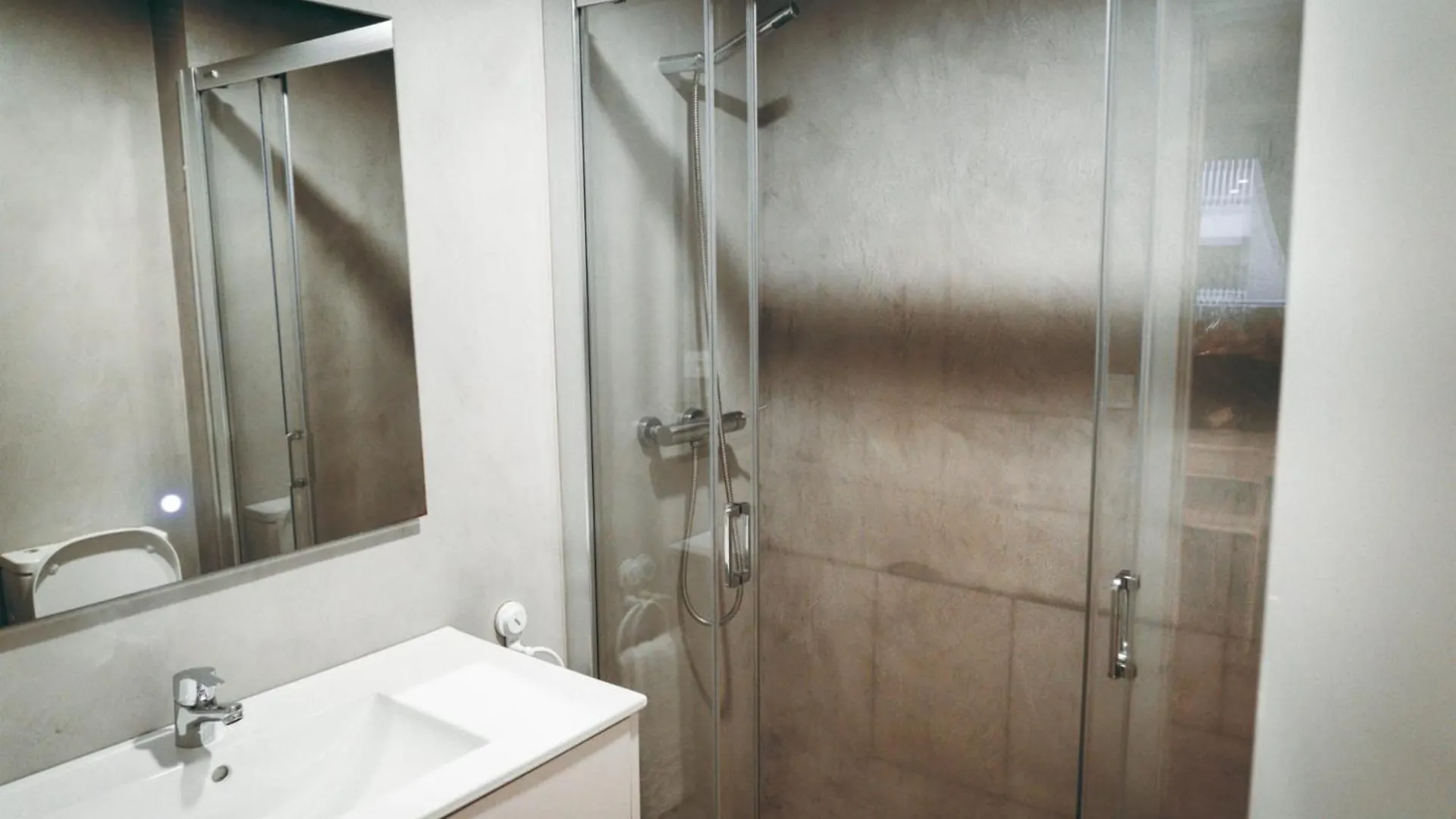 Apartamento GROS ZURRIOLA BEACH WIFI TERRACE PARKING 16E night San Sebastián